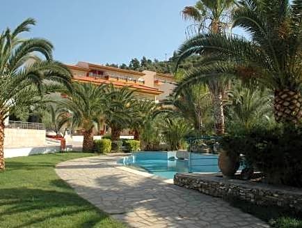 Lagomandra Hotel and Spa