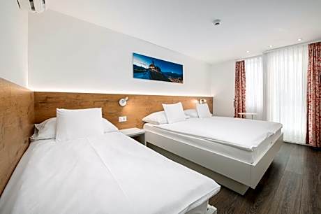 Superior Quadruple Room with Air Conditioning