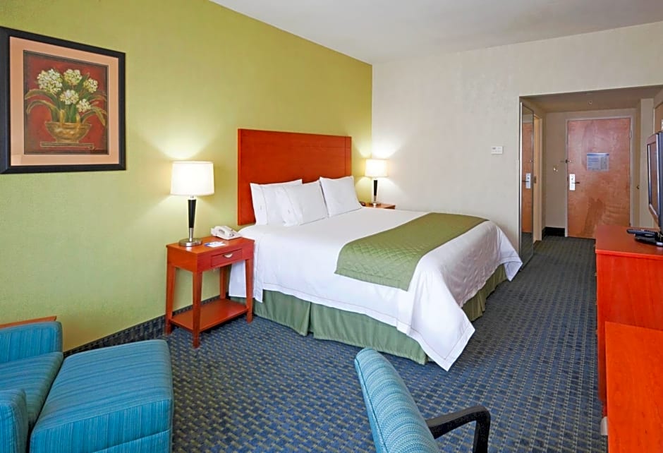 Holiday Inn Express & Suites Toluca Zona Aeropuerto By IHG