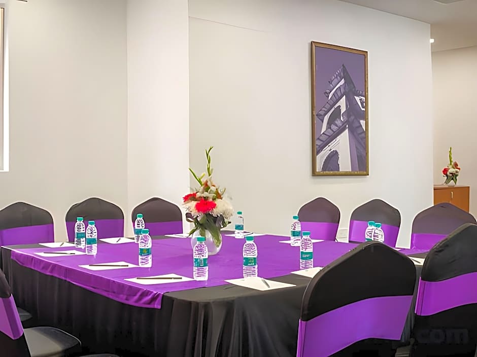 Caspia Hotel New Delhi Shalimar Bagh