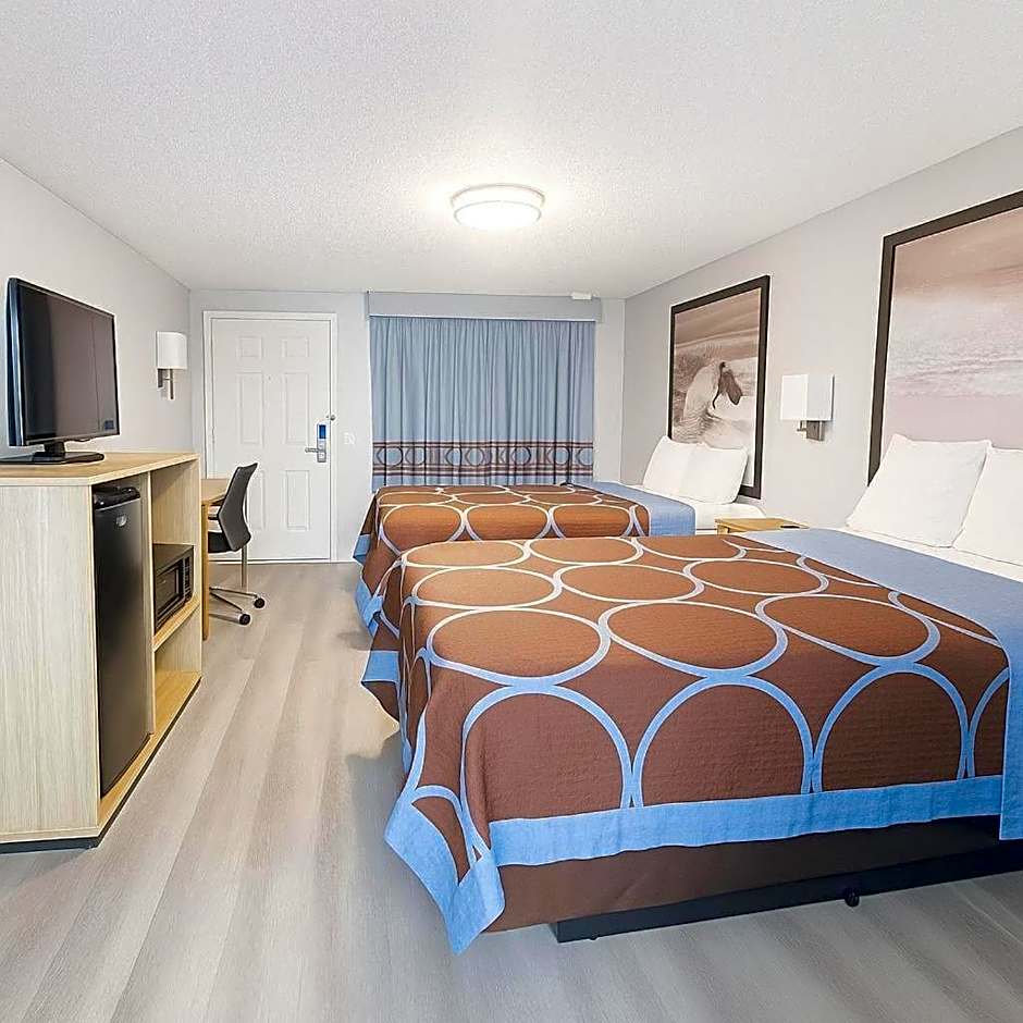 Super 8 by Wyndham Lantana West Palm Beach