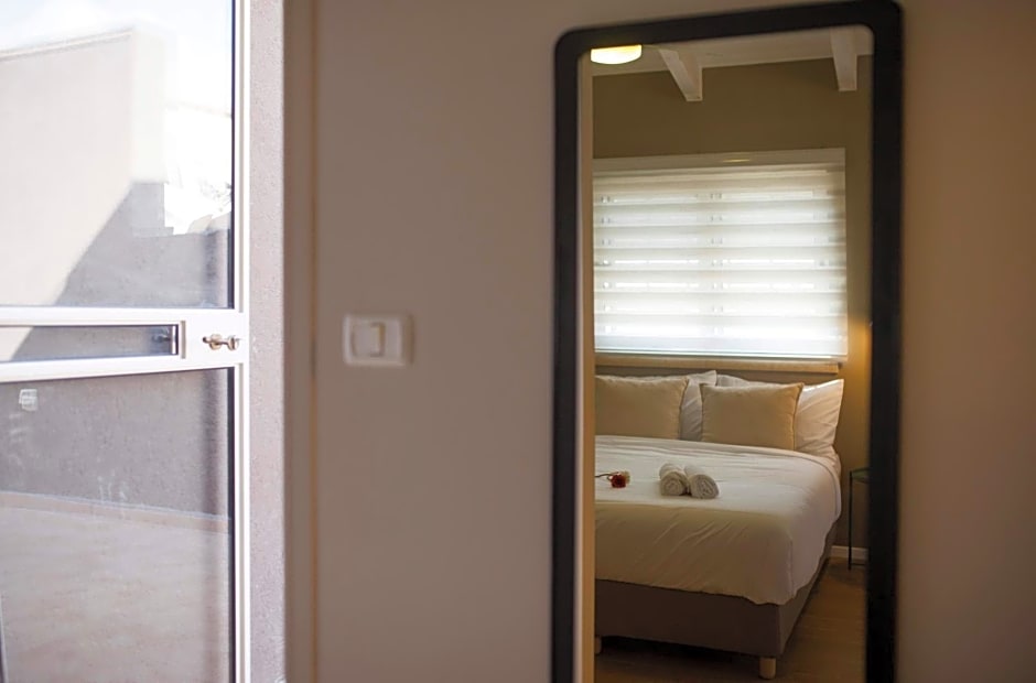 Tslil Suite