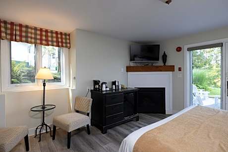 Premium King Room - Cedarwood