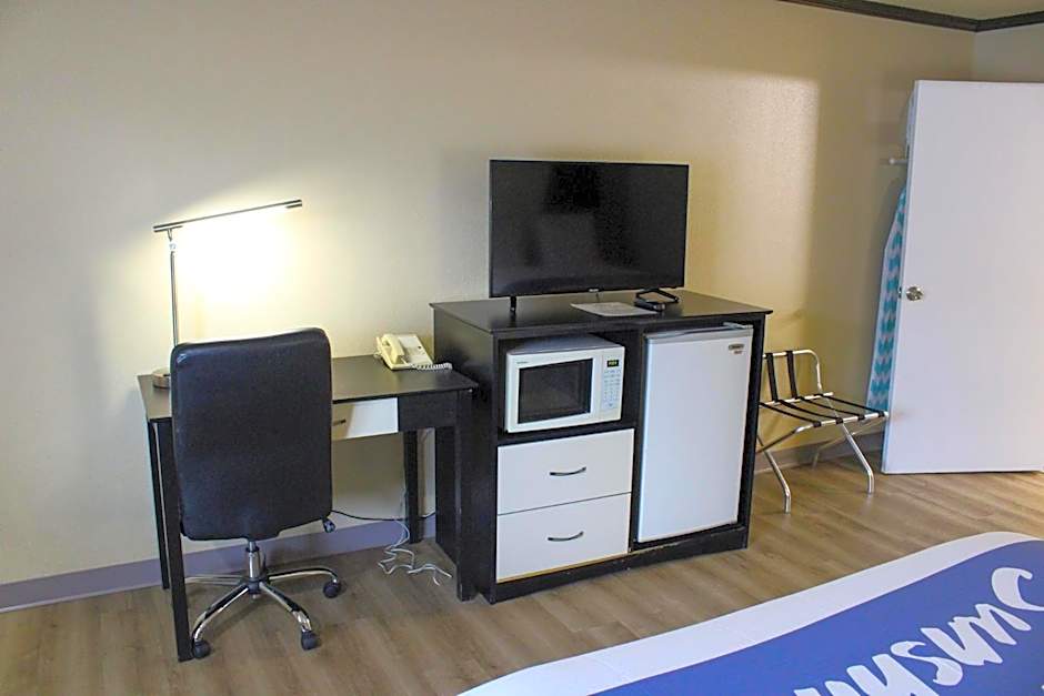 Days Inn by Wyndham Bend