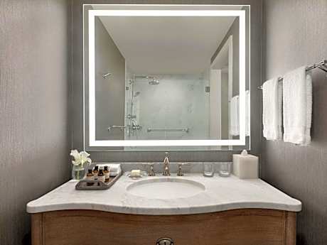 Fairmont Gold Presidential One Bedroom Suite with One King Bed One - Lounge Access