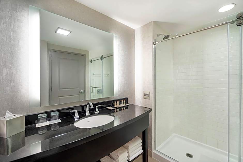 Renaissance by Marriott Boston Patriot Place Hotel