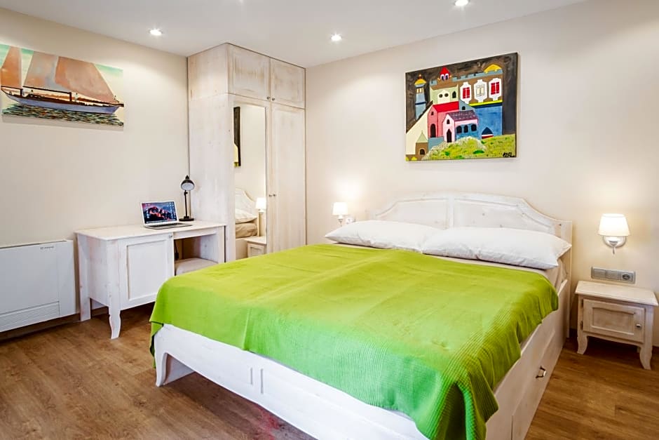 Kiss-Henézi Guest House