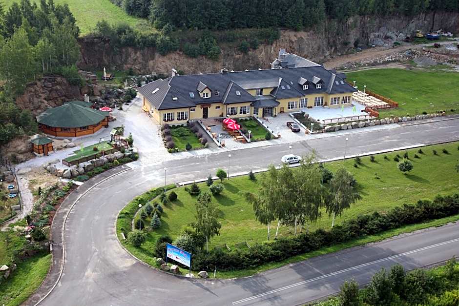 Dwór Skalny Apartamenty, Pokoje i Restauracja Karczma Skalna