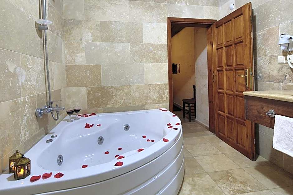 Jerveni Cave Hotel