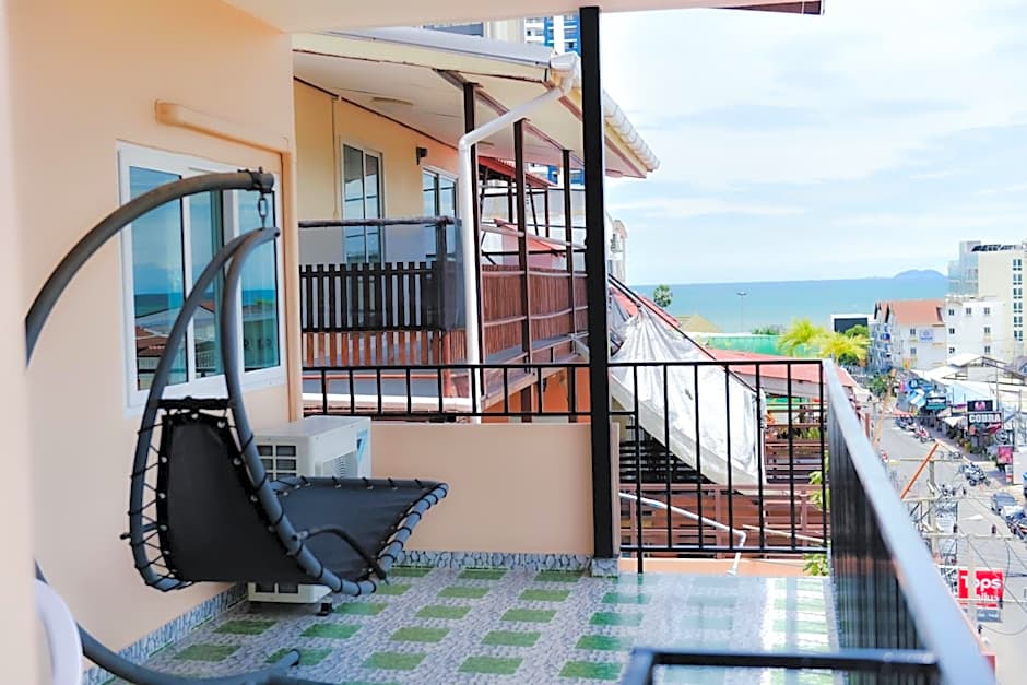 Patumnak Beach Guesthouse