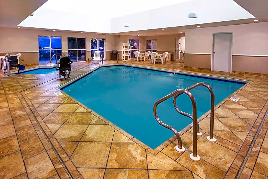 Super 8 by Wyndham Madison South