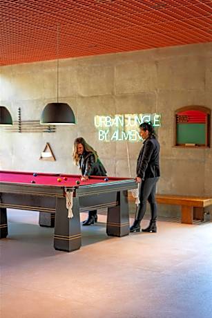 Almenat Embu das Artes Sao Paulo, Tapestry Collect