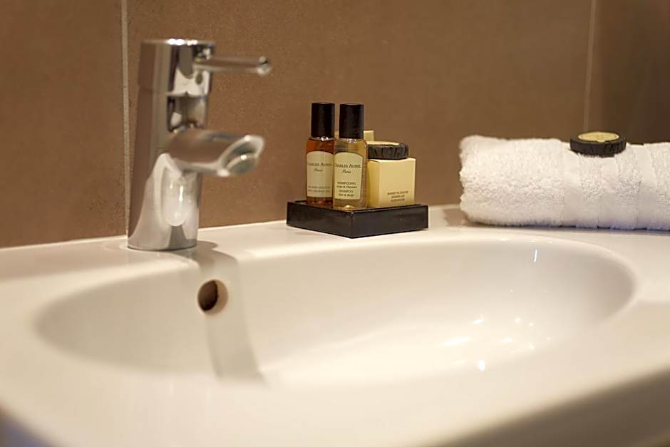 HOTEL BEAUGRENELLE SAINT CHARLES TOUR EIFFEL