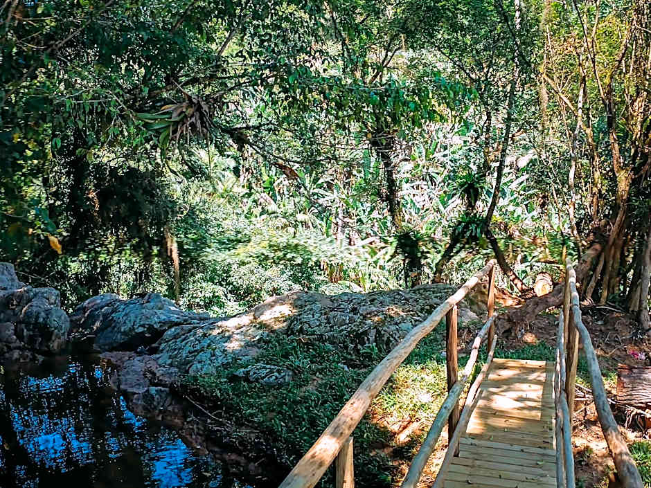 Suíte com cachoeira no quintal