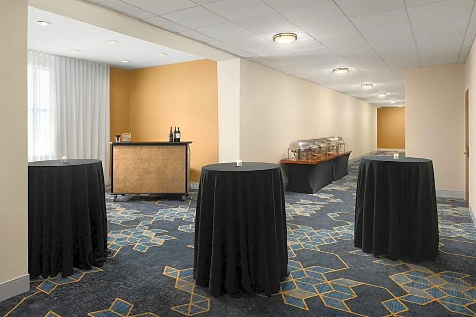 Courtyard by Marriott Long Island MacArthur Airport