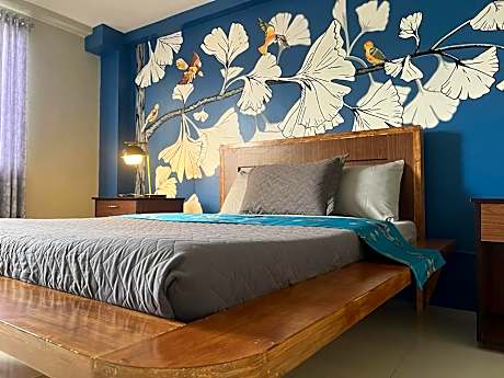 Deluxe Queen Suite