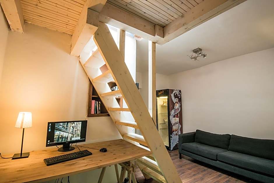 Charles Bridge Hostel & Apartments