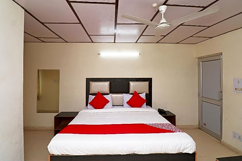 OYO 24525 Hotel Country Lodge