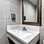 Le Blanc Inn & Suites