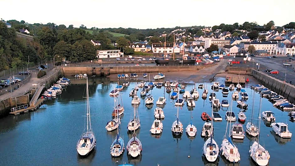 Harbour Stays - The Marine Centre, Saundersfoot Harbour, SA69 9HE