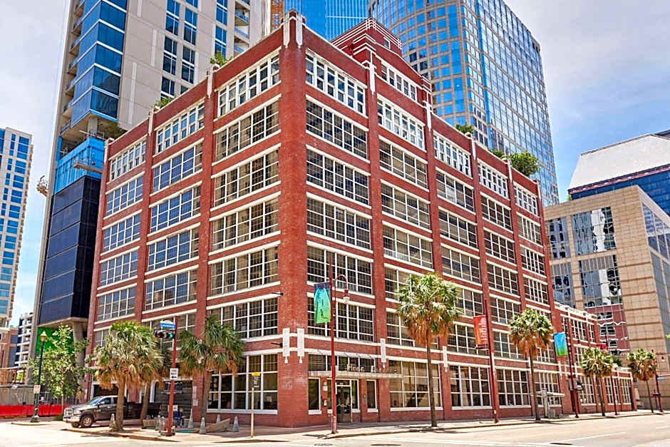 Reside Houston Downtown, a Wyndham Residence