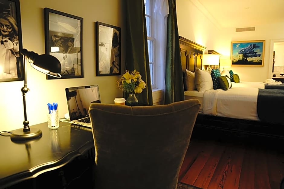 Royal Frenchmen Hotel and Bar