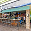 Heated Pool, Huge TV, Waterfront Tiki Bar & Grill, Close to Beaches
