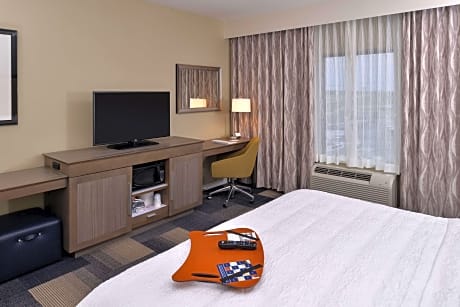 1 King Standard Room Nonsmoking