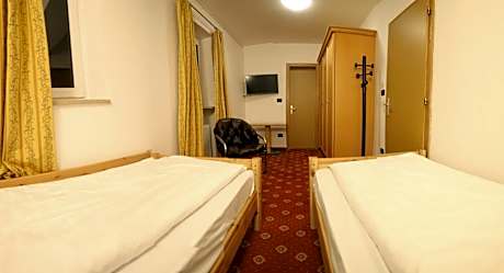 Standard Twin Room with Garden View