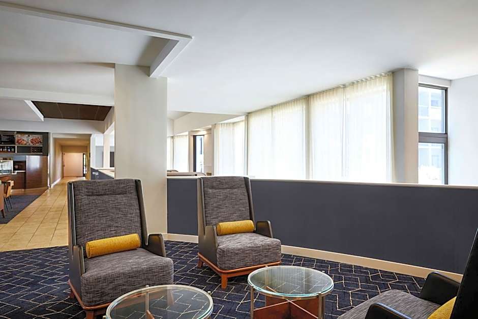 Courtyard by Marriott St. Louis Westport Plaza