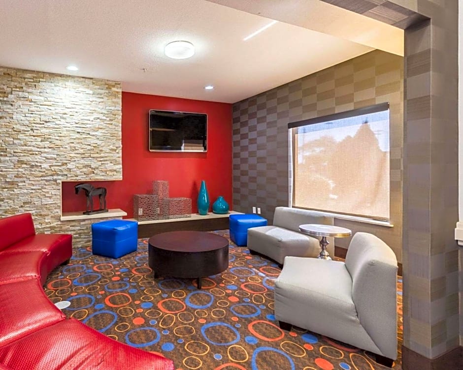 Econo Lodge Inn & Suites East Houston I-10