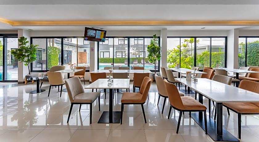 Gate43 Airport Hotel