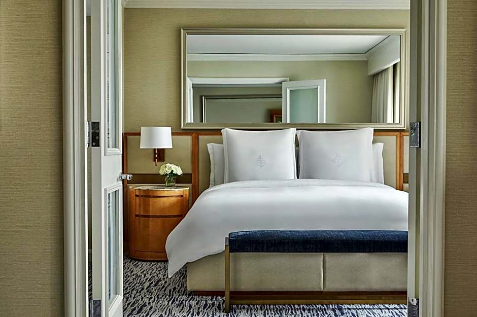 Photo 1 of 7 of Executive 1 King Bed Suite, Lake View