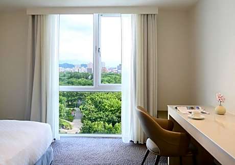 Elite King Room with Park View
