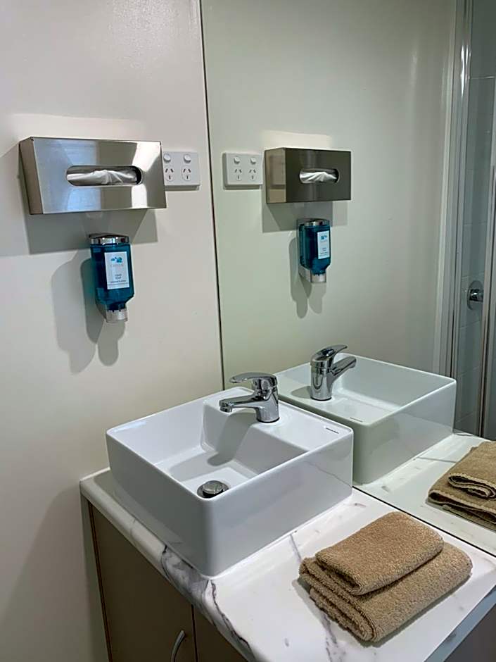 Adina Place Motel Apartments