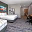 La Quinta Inn & Suites by Wyndham Jacksonville TX