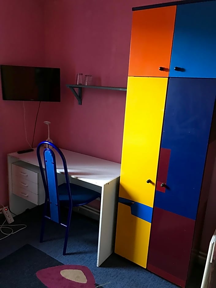 Hotel sebarozvoja s možnosťou získania poznania a inšpirujúcich prostriedkov na uplatňovanie vedomia, premenu seba a prostredia interiéru