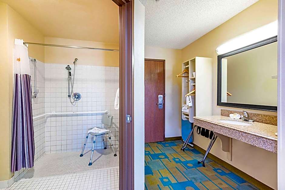 La Quinta Inn & Suites by Wyndham El Paso East