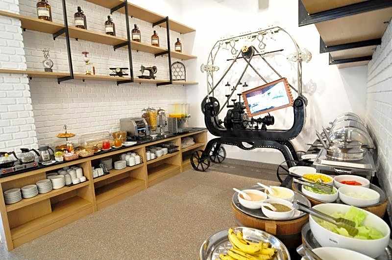 Forty Winks Phuket Hotel