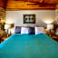 The Historic Leakey Inn