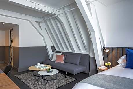 King Suite with Single Sofa Bed