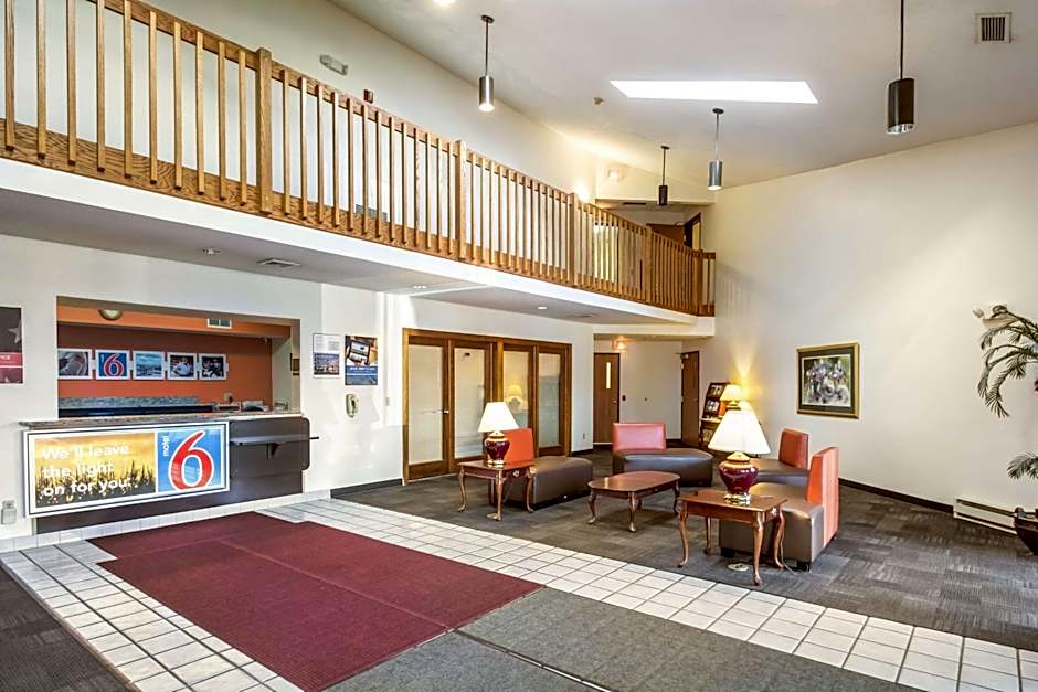 Motel 6-Saukville, WI