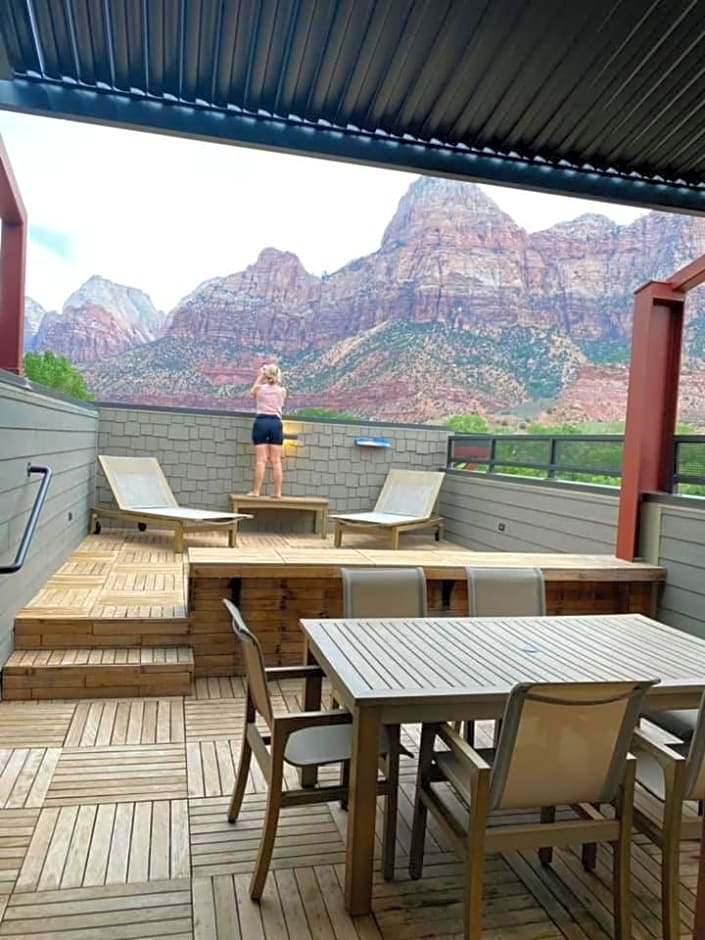 Cable Mountain Lodge