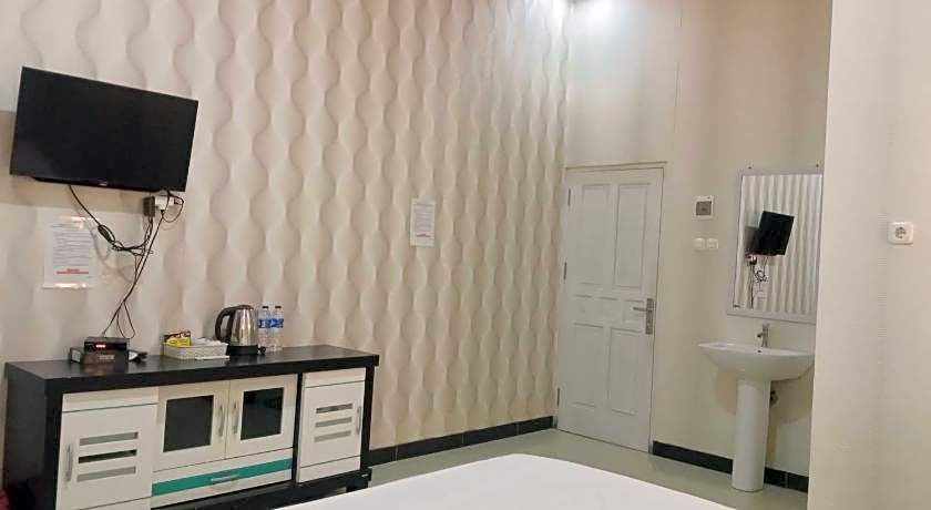 Urbanview Hotel Rifal Home Tegal