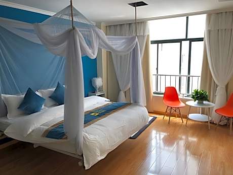 GTI - Feature 1 Bed Room, Hammock