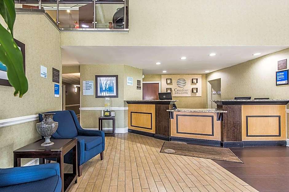 Comfort Inn & Suites Greenwood near University