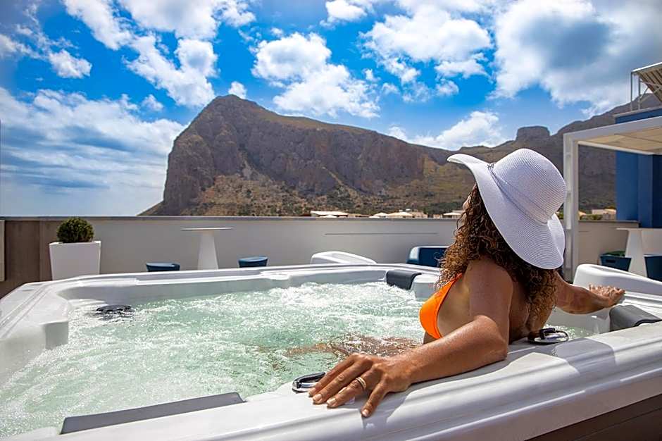 Sundeck Hotel
