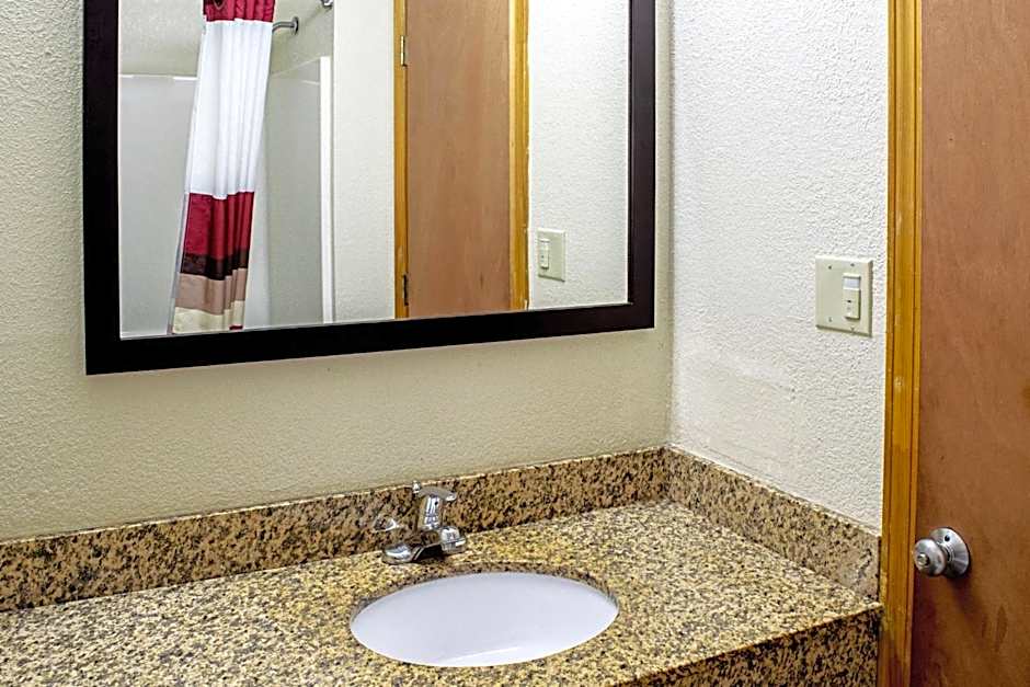 Red Roof Inn & Suites Middletown-Franklin