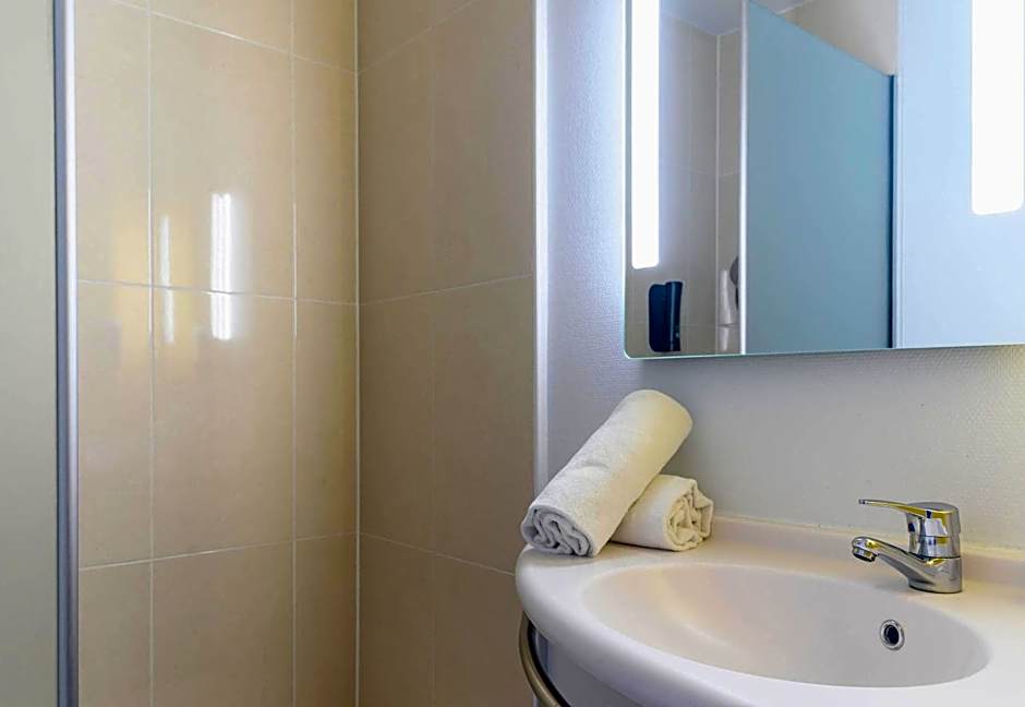 B&B Hôtel Nîmes Centre Arènes