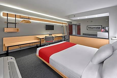 Suite, 1 Queen Bed with Sofa bed (1 Queen Bed and 1 Double Sofa Bed)